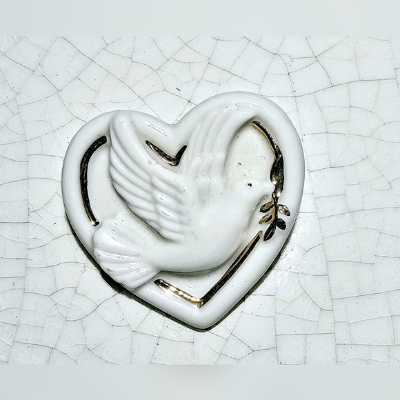 Signed Lenox Vintage Heart With Dove Brooch Porcelain Pin - Picture 1 of 5